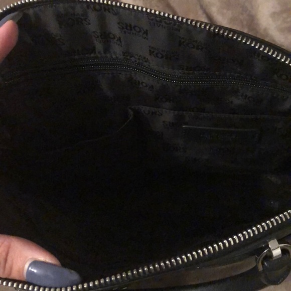 Blk MK purse - Picture 2 of 3